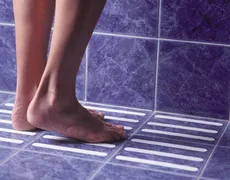 نوار ضد لغزش حمام و وان سالمند 